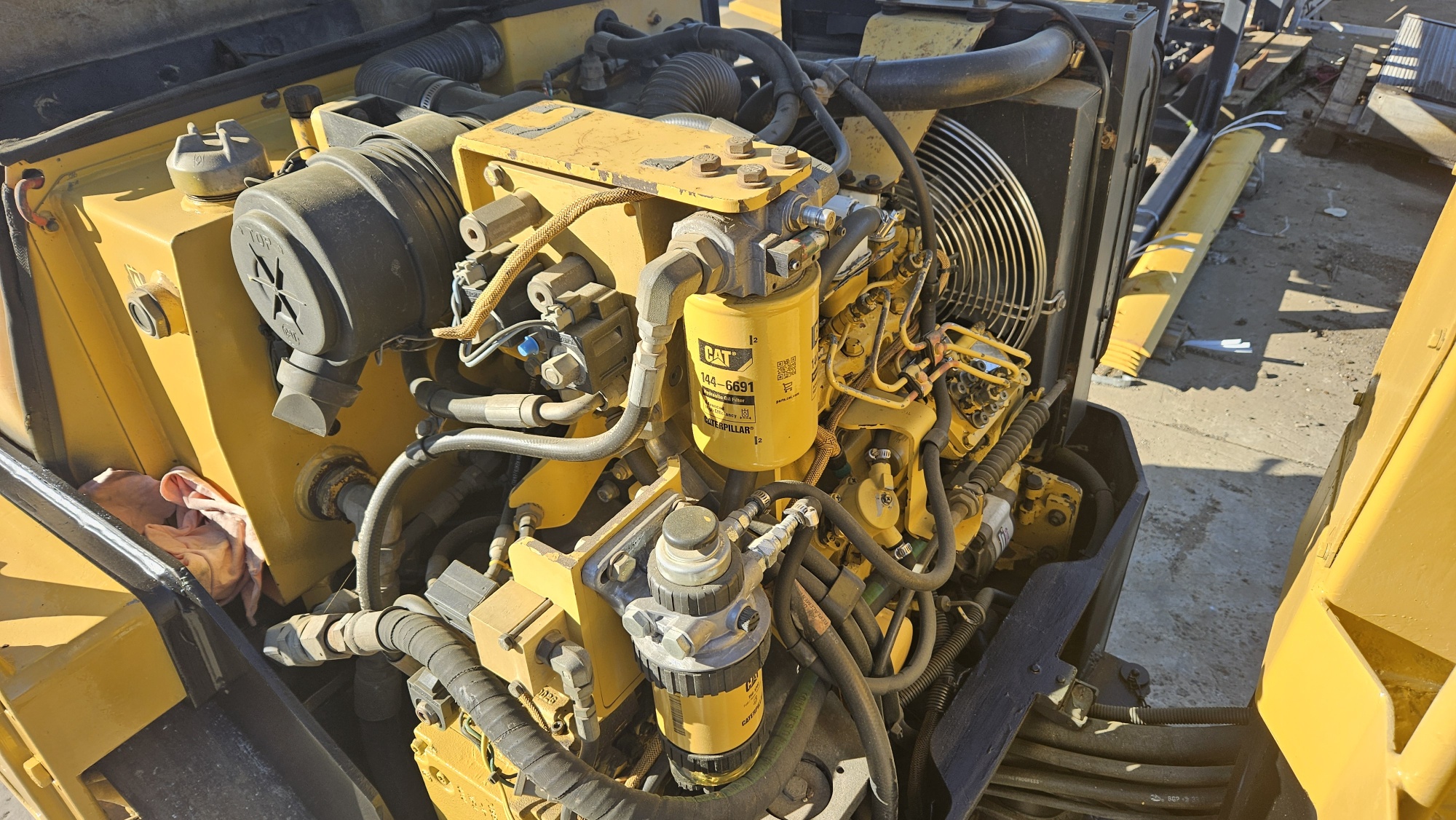 2000 Caterpillar CB224D Roller for sale